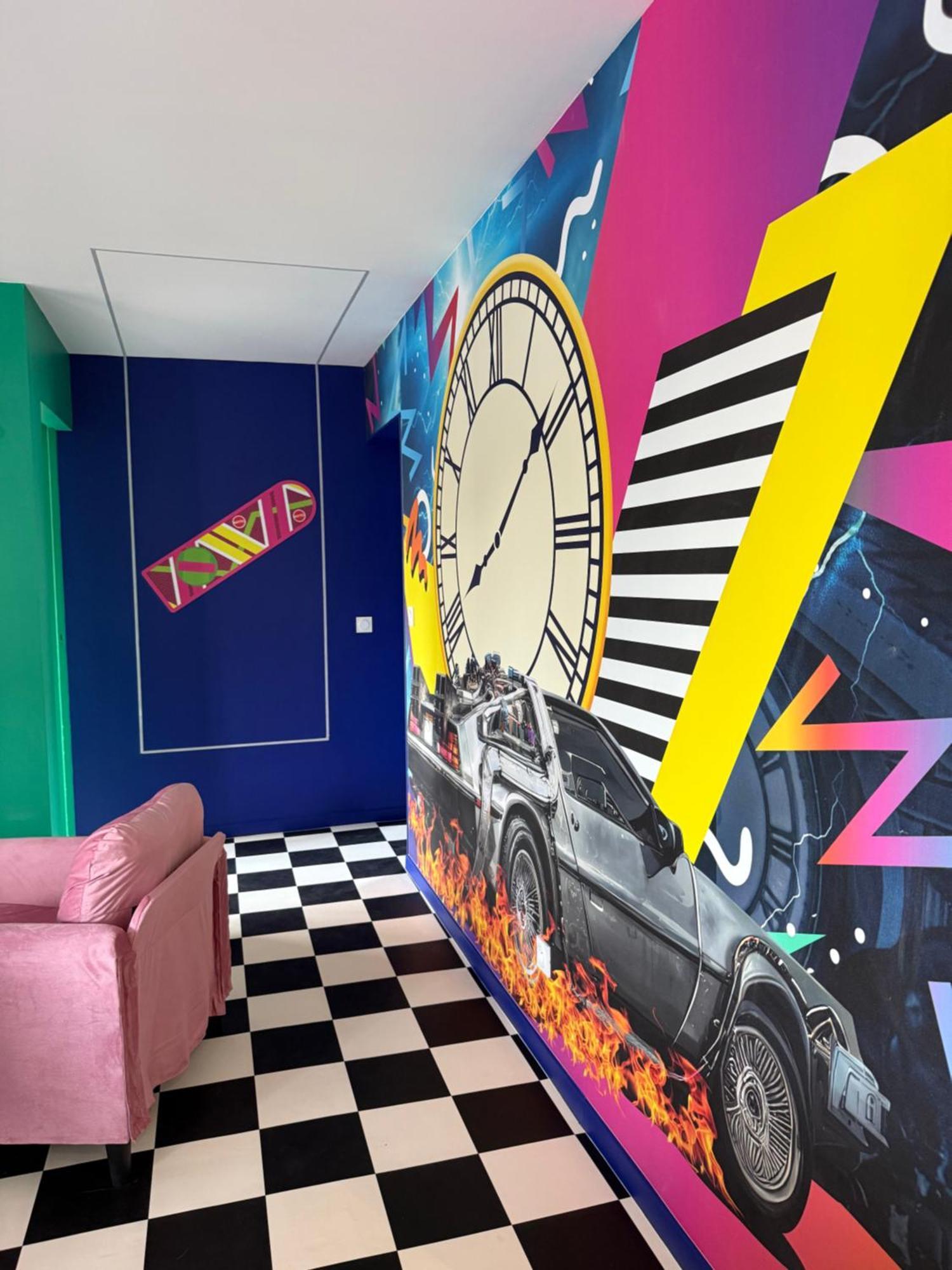Capsule Retour Vers Le Futur Maubeuge Exterior photo