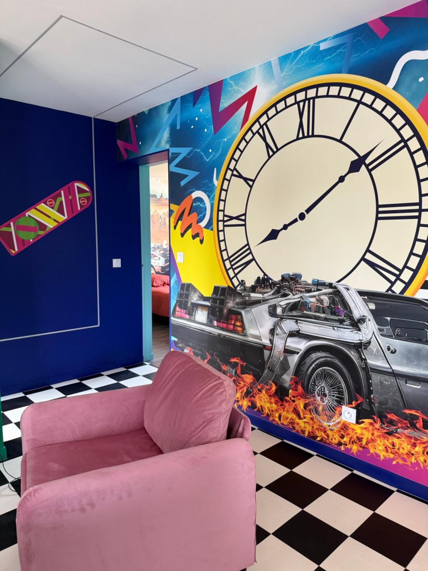 Capsule Retour Vers Le Futur Maubeuge Exterior photo